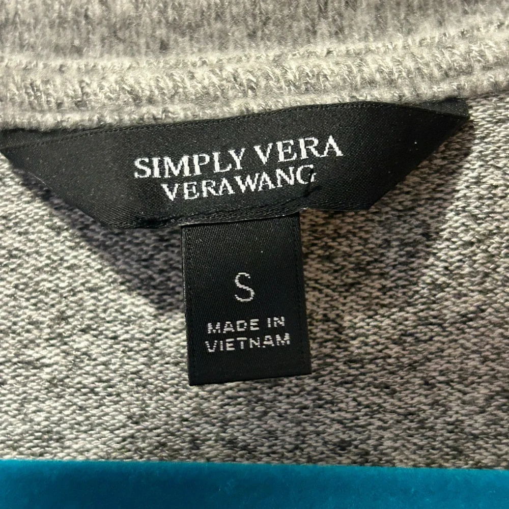 Simply Vera Wang Sweater Women's Size Small Gray Pearl Embellished Bell Sleeve‎